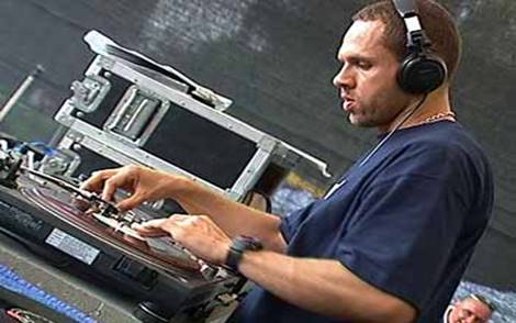 Scratching_dondiscos3