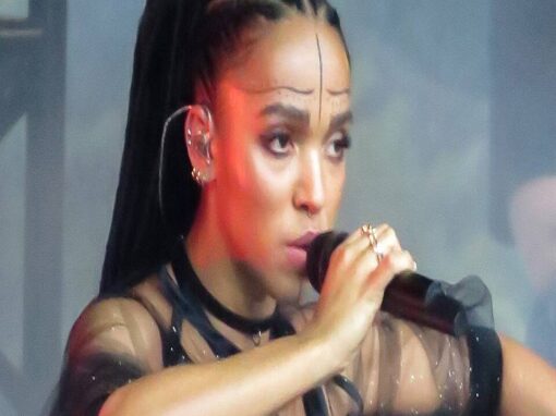 FKA twigs «Cellophane» (2019) FKA twigs «Cellophane» (2019)